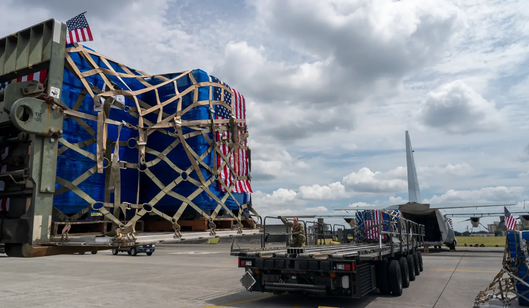 Representative airlift pallet logistics image